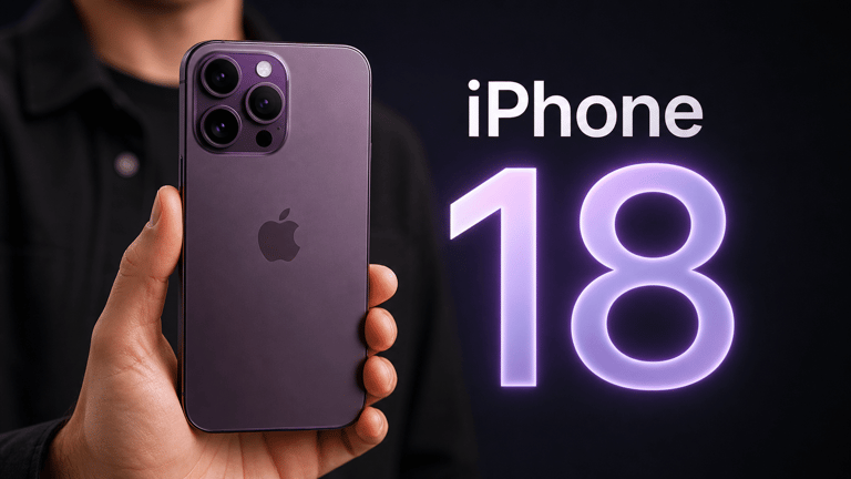 Mão segurando iPhone 18 Pro na cor roxa mostrando conjunto de três câmeras traseiras e logo da Apple