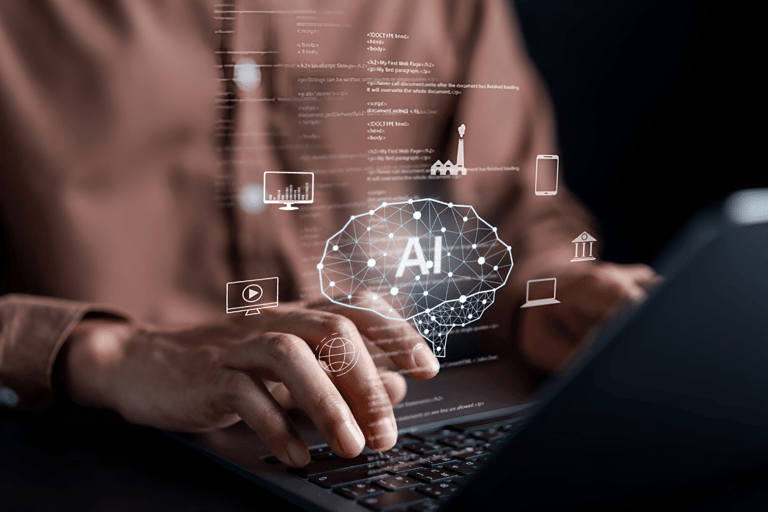 Mãos digitando em laptop com holograma de cérebro AI e ícones de tecnologia flutuando sobre teclado.